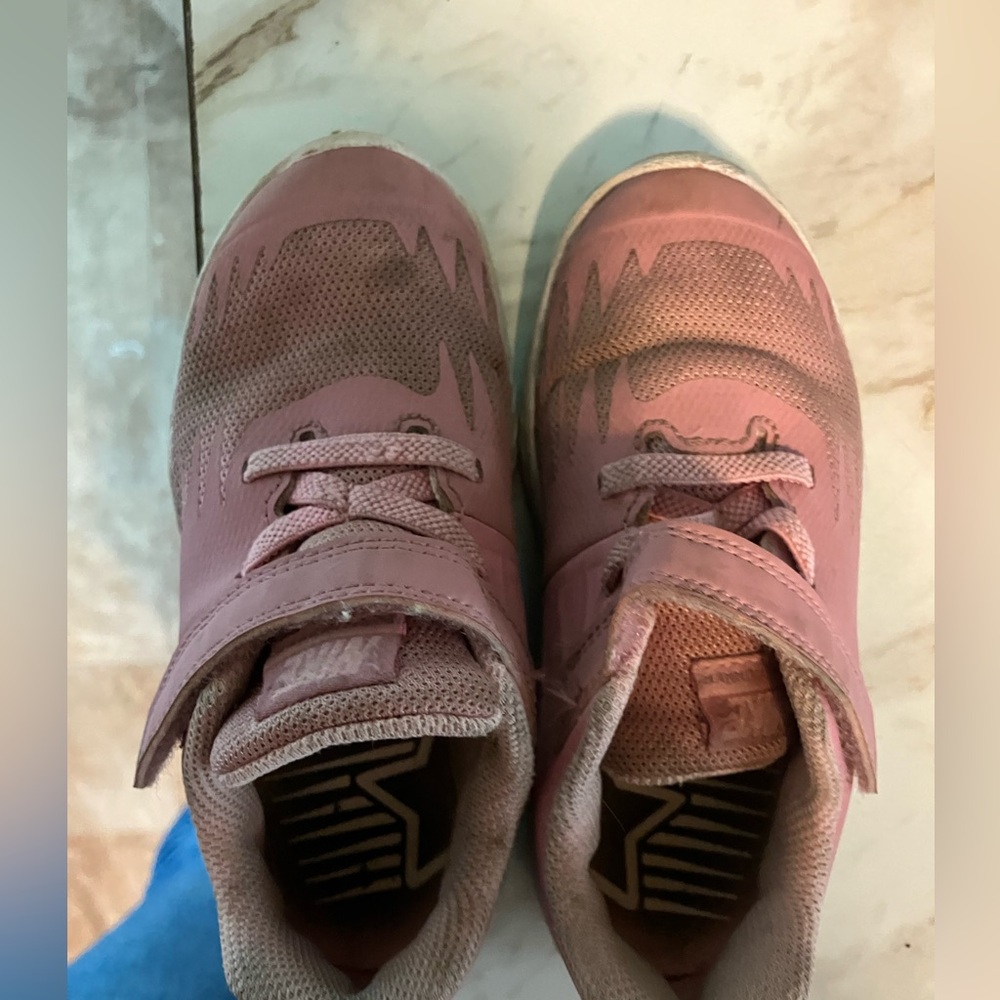Toddler tennis shoes
